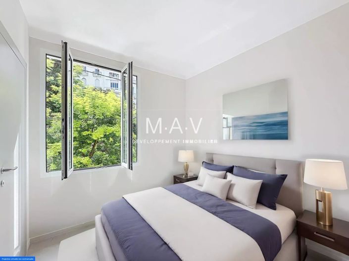 Image No.8-5 Bed House for sale