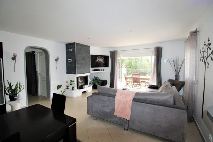 Image No.10-3 Bed House for sale