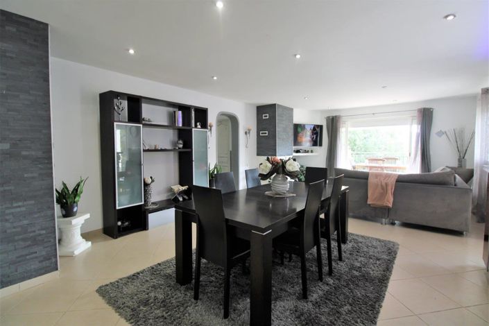 Image No.11-3 Bed House for sale