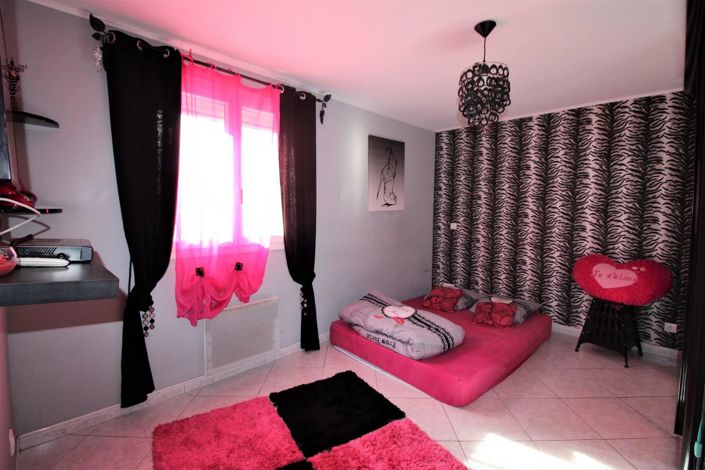 Image No.15-3 Bed House for sale