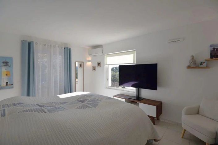 Image No.12-4 Bed House for sale