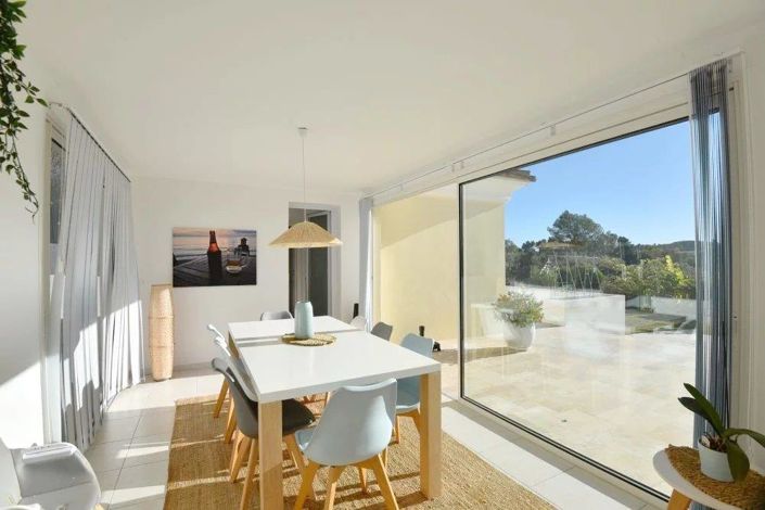 Image No.6-4 Bed House for sale