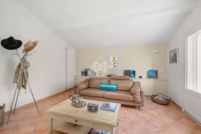 Image No.10-4 Bed House for sale