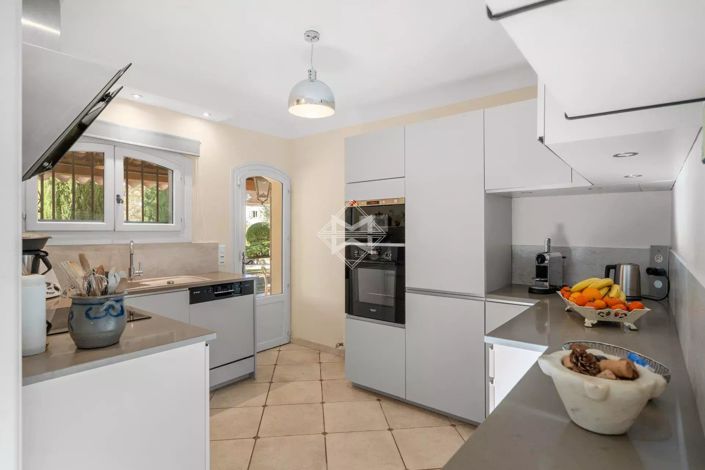 Image No.14-4 Bed House for sale