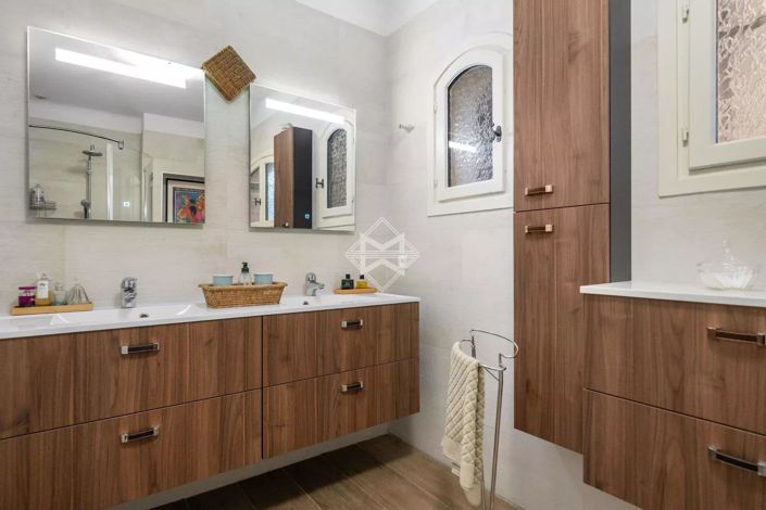 Image No.7-4 Bed House for sale