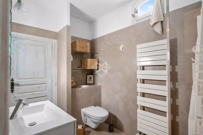 Image No.8-4 Bed House for sale