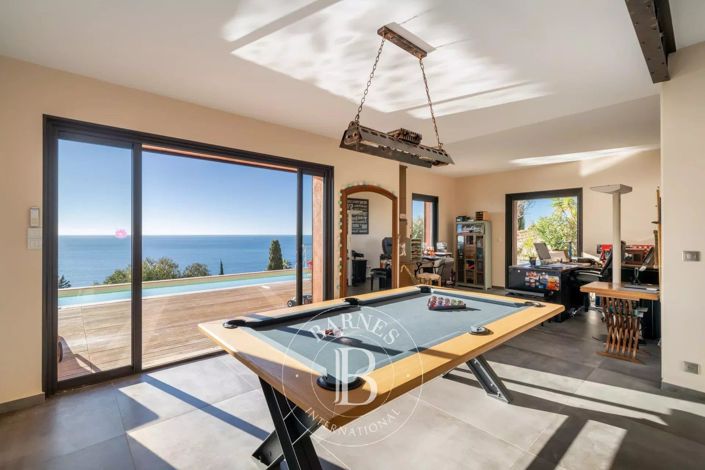 Image No.6-4 Bed House for sale