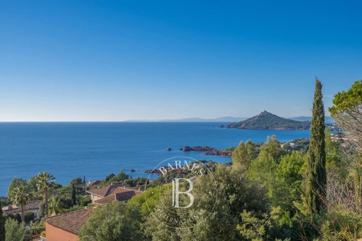 Image No.8-4 Bed House for sale