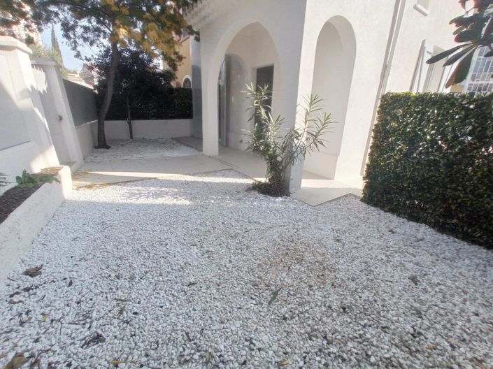 Image No.15-4 Bed House for sale