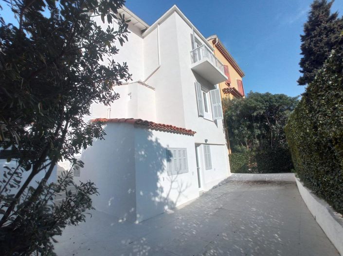 Image No.9-4 Bed House for sale