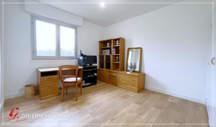 Image No.7-7 Bed House for sale