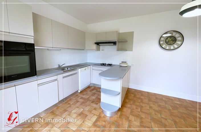 Image No.8-7 Bed House for sale