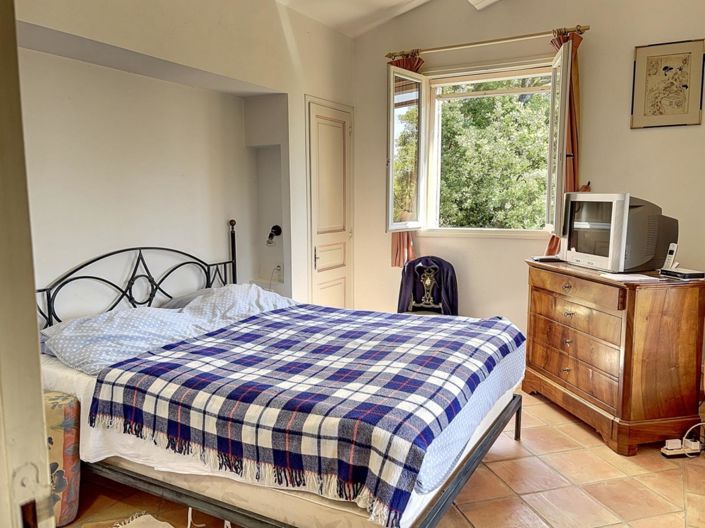 Image No.15-4 Bed House for sale