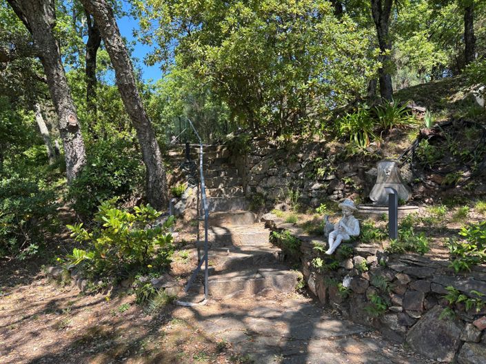 Image No.22-4 Bed House for sale