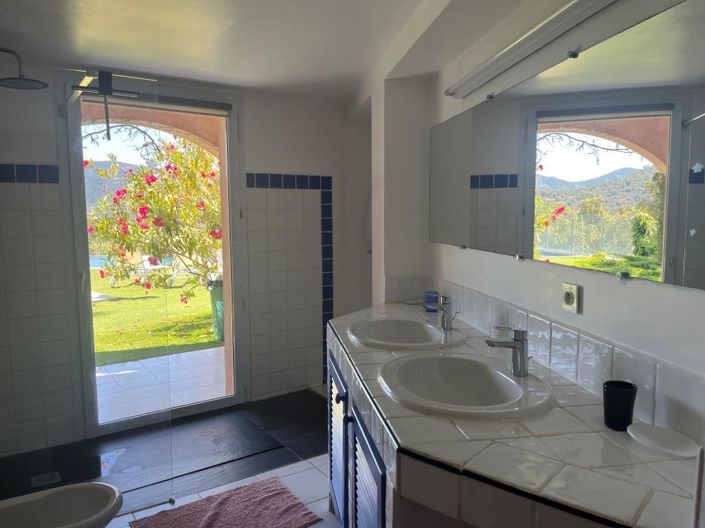 Image No.9-6 Bed House for sale