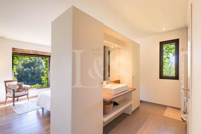 Image No.23-6 Bed House for sale