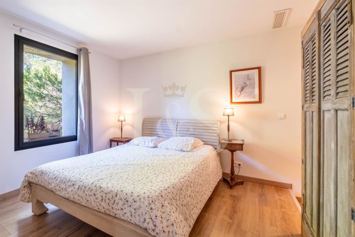 Image No.24-6 Bed House for sale