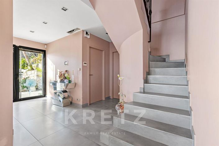 Image No.10-5 Bed House for sale