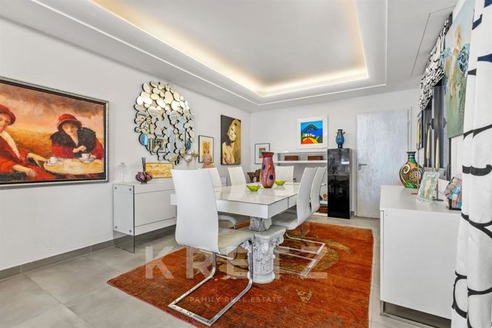 Image No.8-5 Bed House for sale