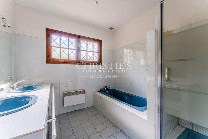 Image No.10-3 Bed House for sale