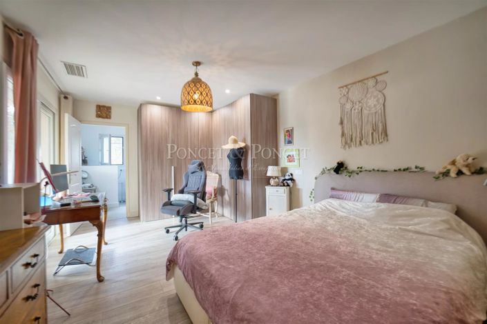 Image No.12-4 Bed House for sale