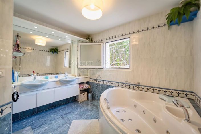 Image No.18-4 Bed House for sale