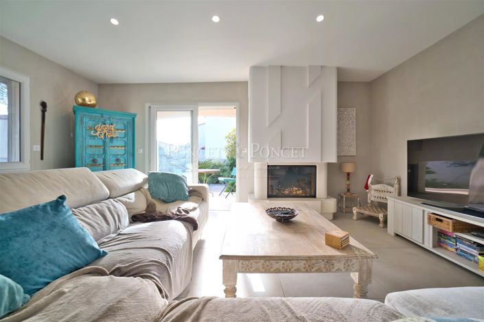 Image No.6-4 Bed House for sale