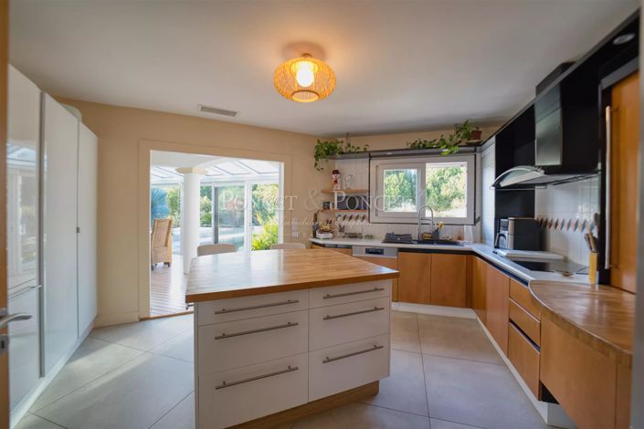 Image No.8-4 Bed House for sale