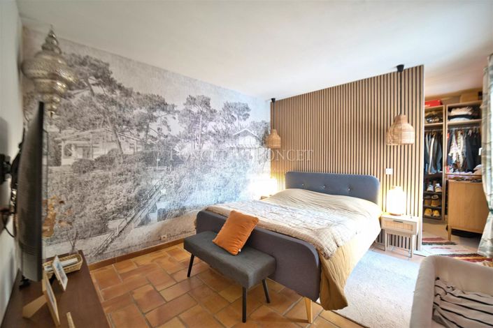 Image No.8-4 Bed House for sale