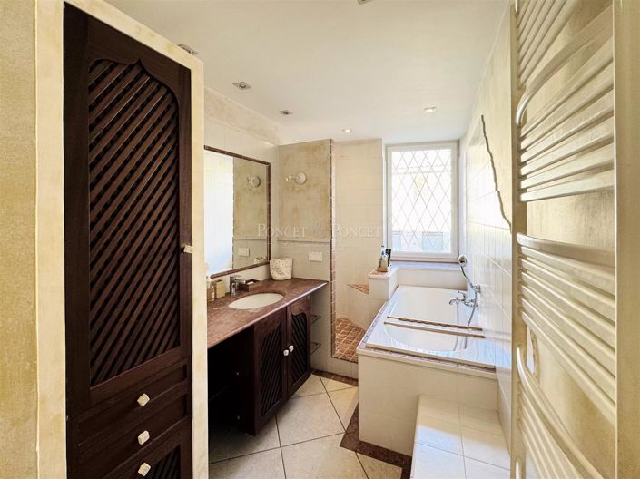 Image No.15-3 Bed House for sale