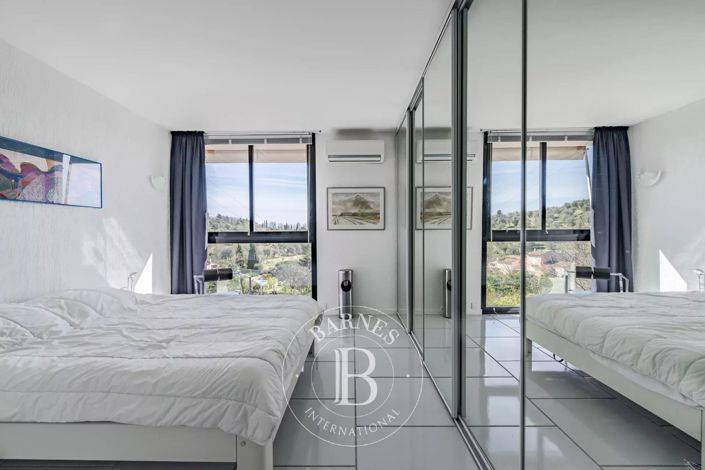 Image No.18-4 Bed House for sale