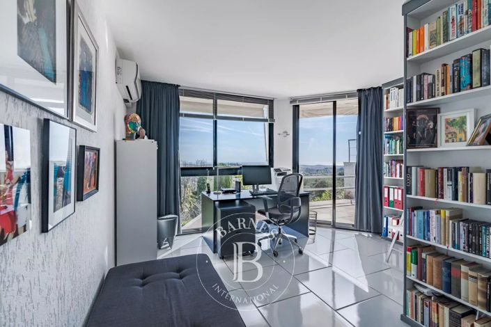 Image No.19-4 Bed House for sale