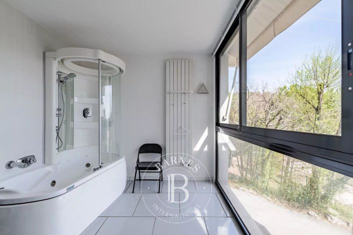 Image No.20-4 Bed House for sale