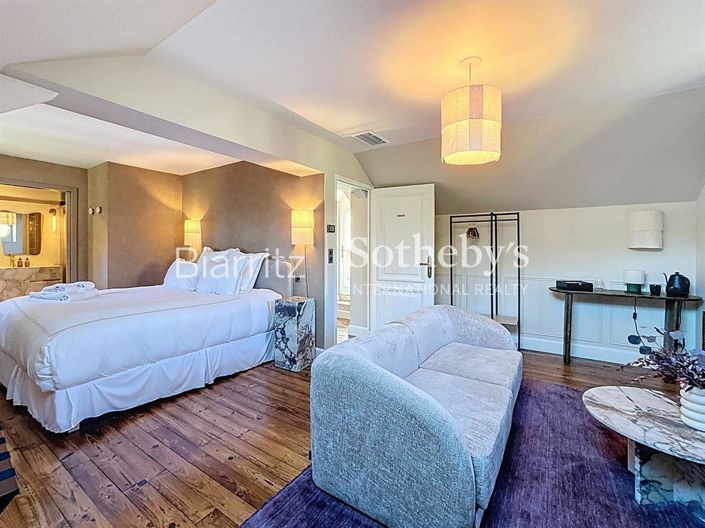 Image No.12-8 Bed Property for sale