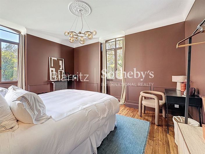 Image No.14-8 Bed Property for sale