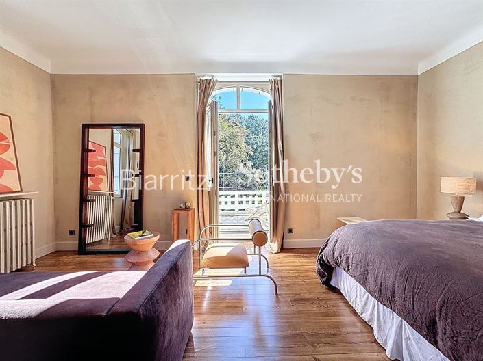 Image No.18-8 Bed Property for sale