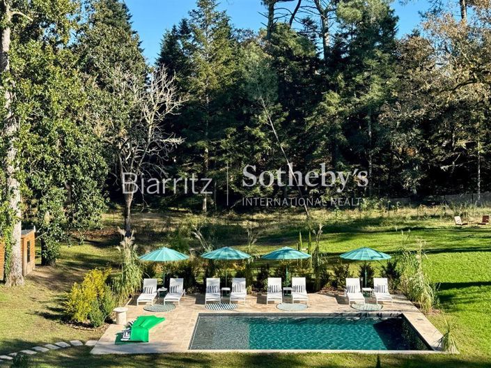 Image No.2-8 Bed Property for sale