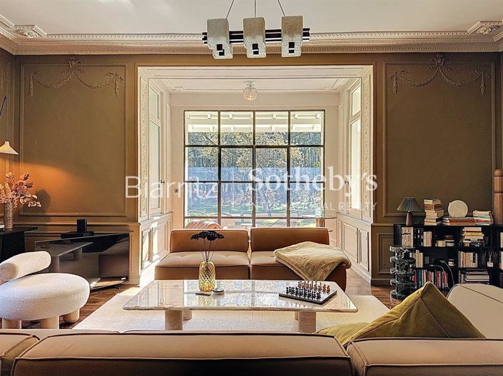 Image No.4-8 Bed Property for sale