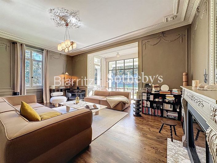 Image No.5-8 Bed Property for sale