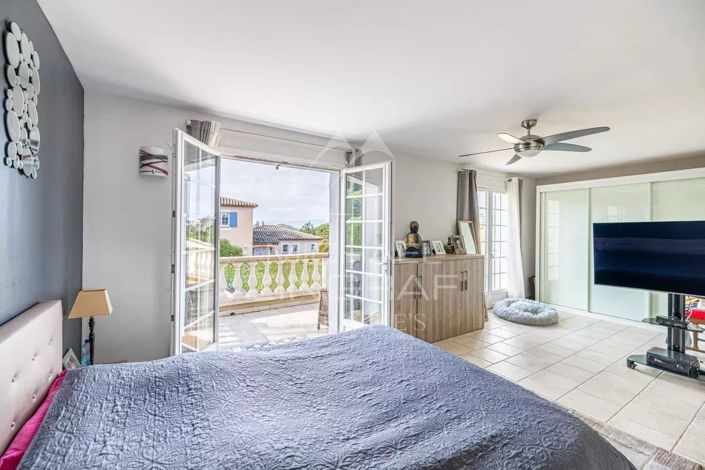 Image No.7-4 Bed House for sale