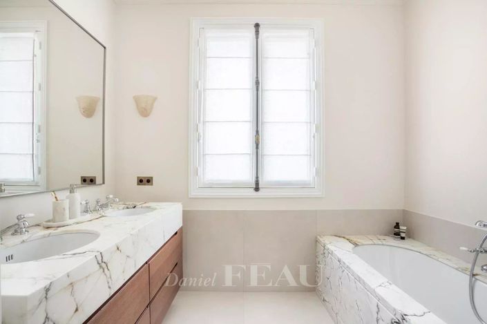 Image No.10-3 Bed Apartment for sale