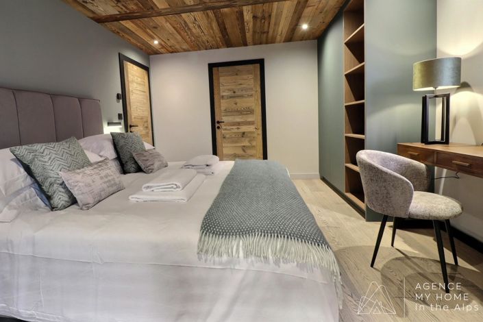 Image No.10-5 Bed Property for sale