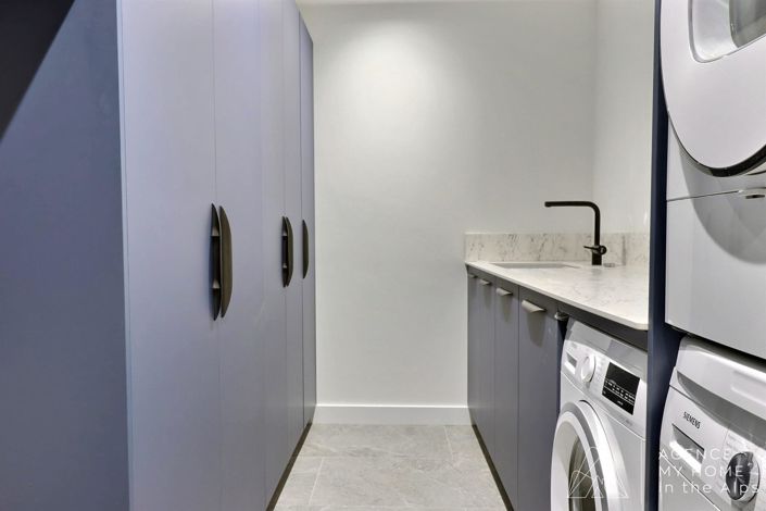 Image No.11-5 Bed Property for sale