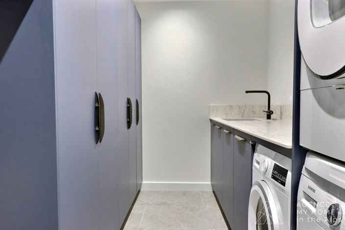 Image No.11-5 Bed Property for sale