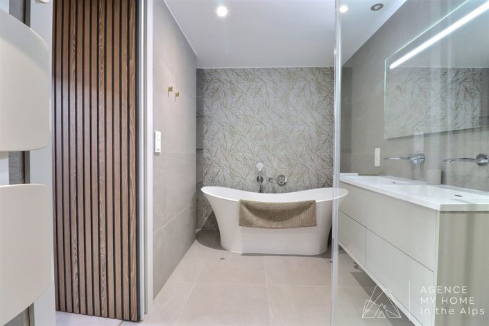 Image No.14-5 Bed Property for sale