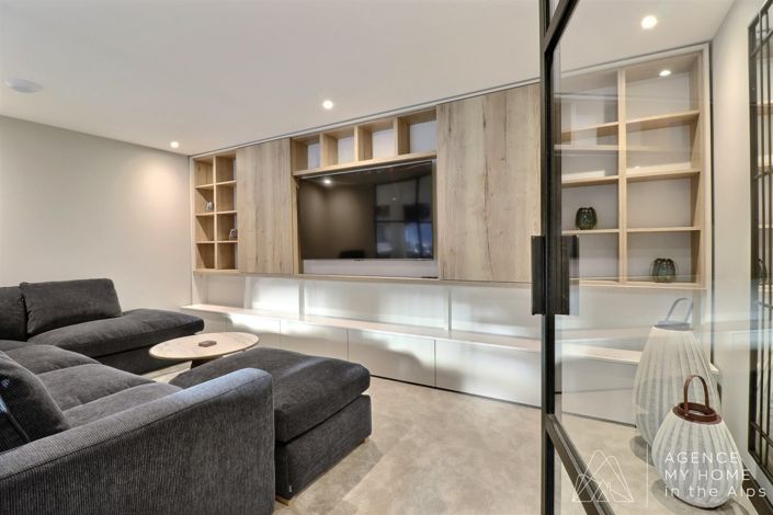 Image No.21-5 Bed Property for sale