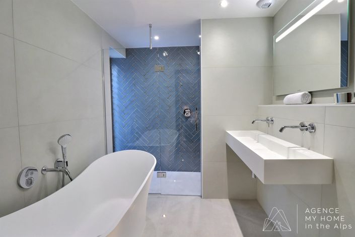 Image No.5-5 Bed Property for sale