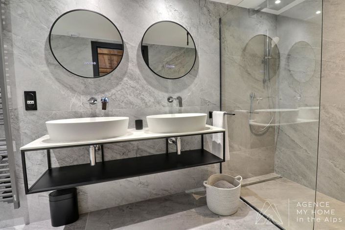 Image No.9-5 Bed Property for sale