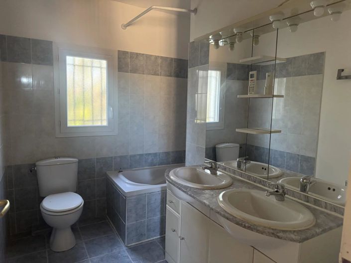 Image No.10-3 Bed House for sale