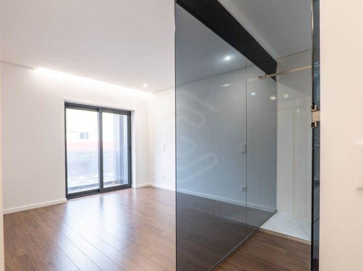 Image No.12-3 Bed Apartment for sale